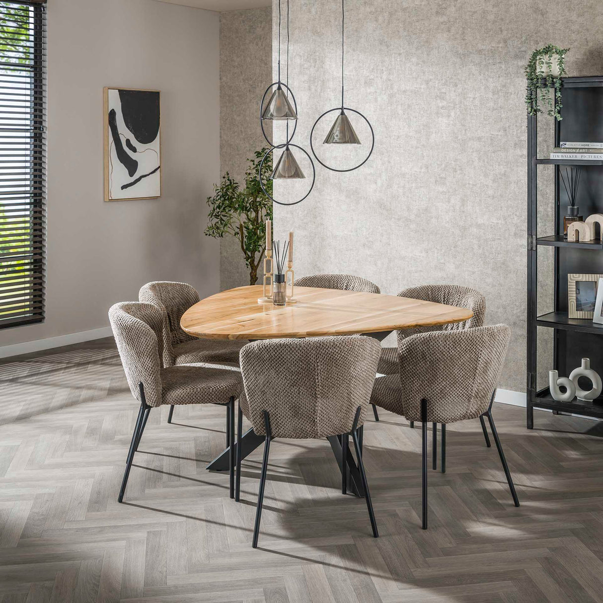 Triangular dining table made of solid acacia wood 135 cm