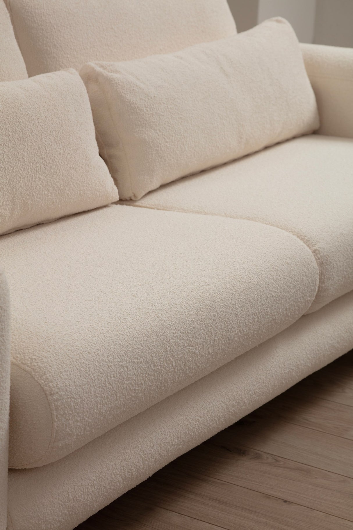 2-seater sofa lily cream