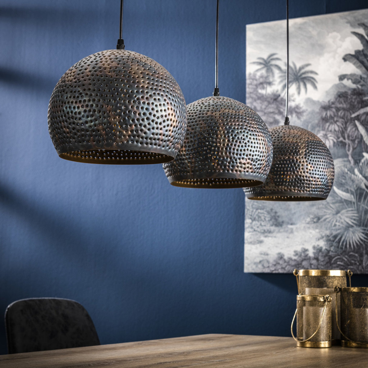 Hanglamp Aya 3 Sphere DH Interior Bruin LxBxH 87x33x27 Zwart bruin Sfeerfoto schuin vooraanzicht