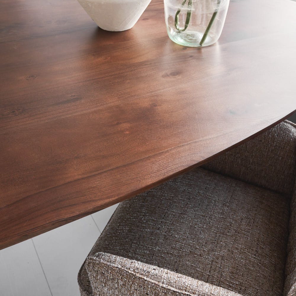 Eettafel Yves Walnut Finish Dimehouse Bruin LxBxH 245x115x9 Acaciahout Sfeerfoto detail